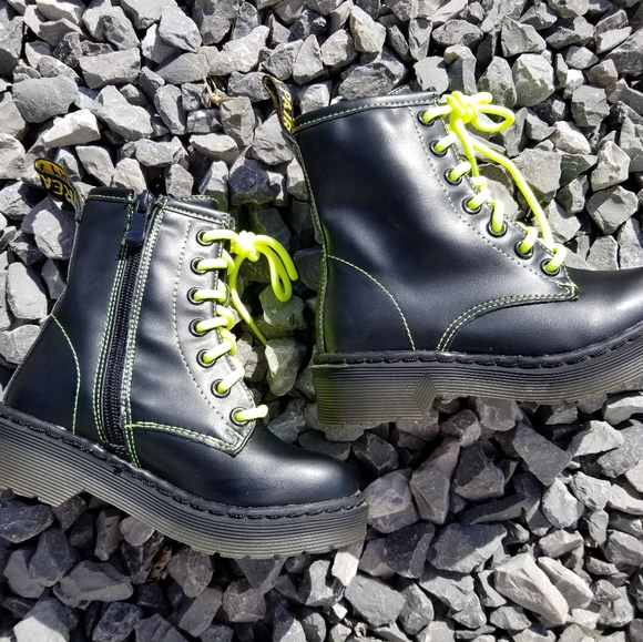 Dream Pairs Kids Combat Boots. Kids/girls size 10. Black with neon laces - Picture 4 of 7
